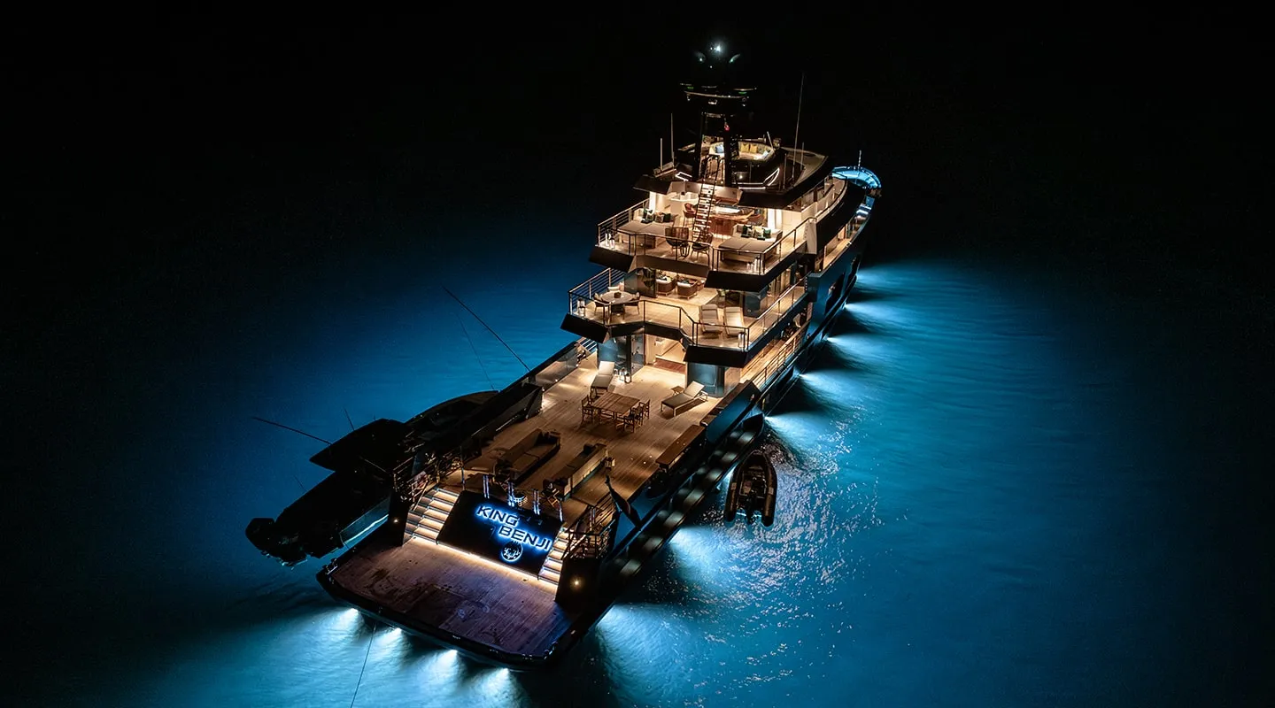 Yacht exterior image