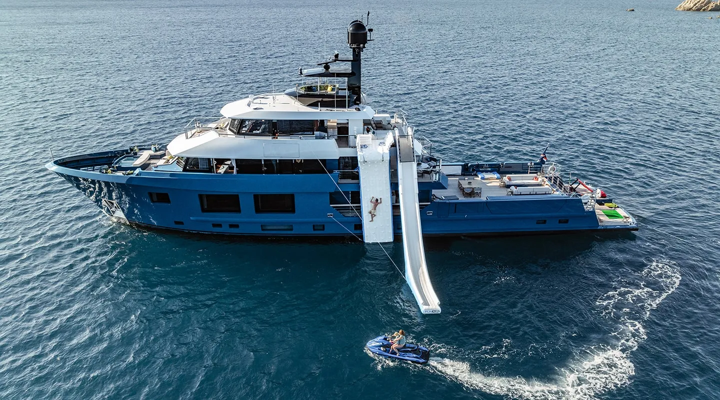 Yacht exterior image