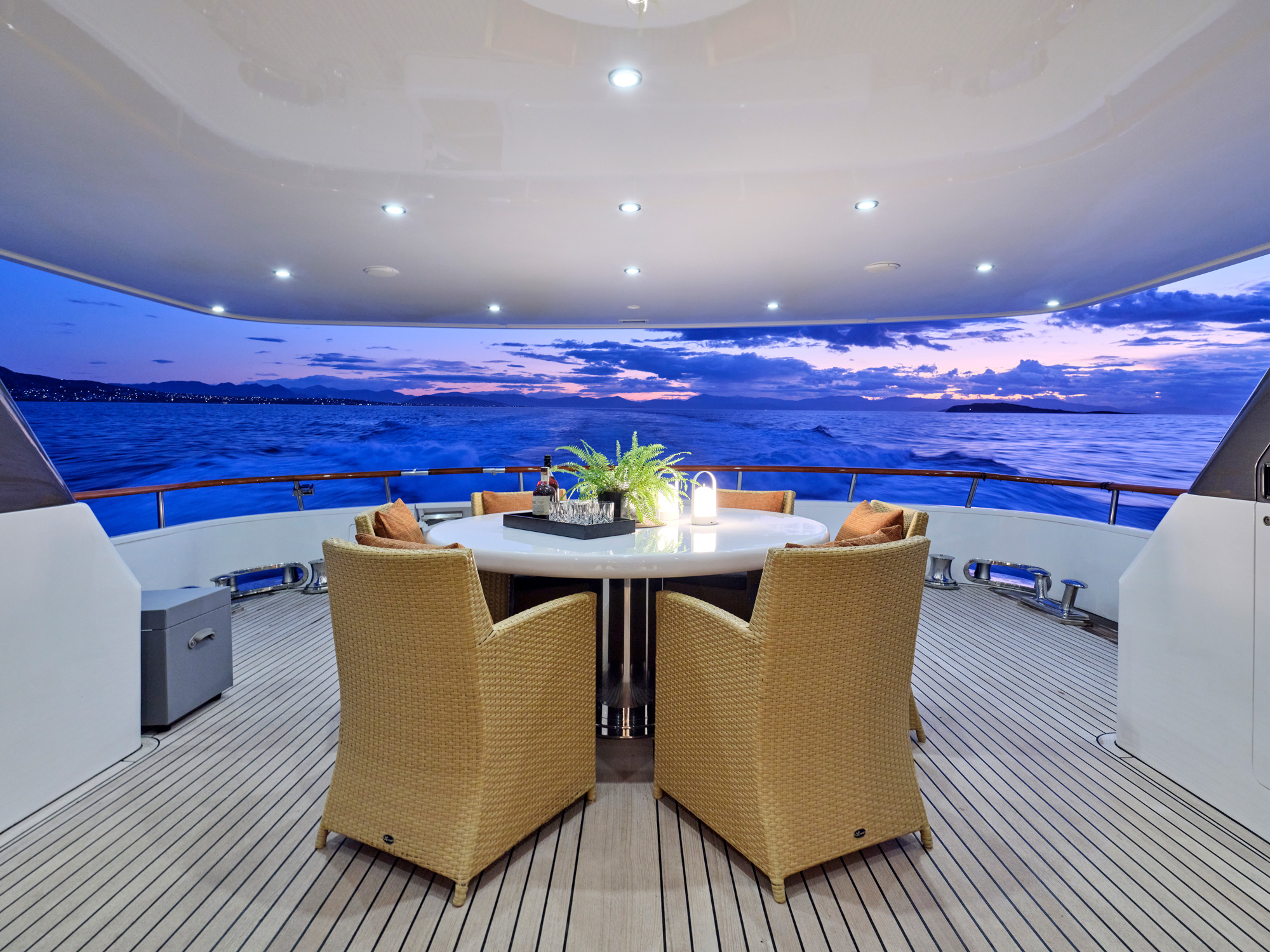 Yacht exterior image