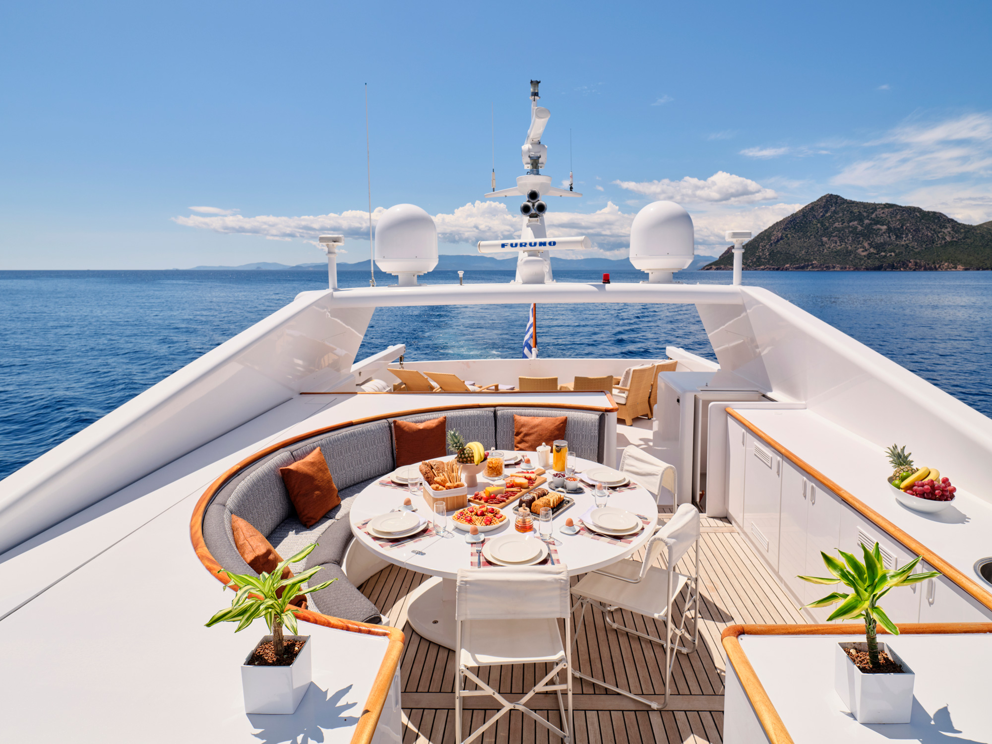 Yacht exterior image