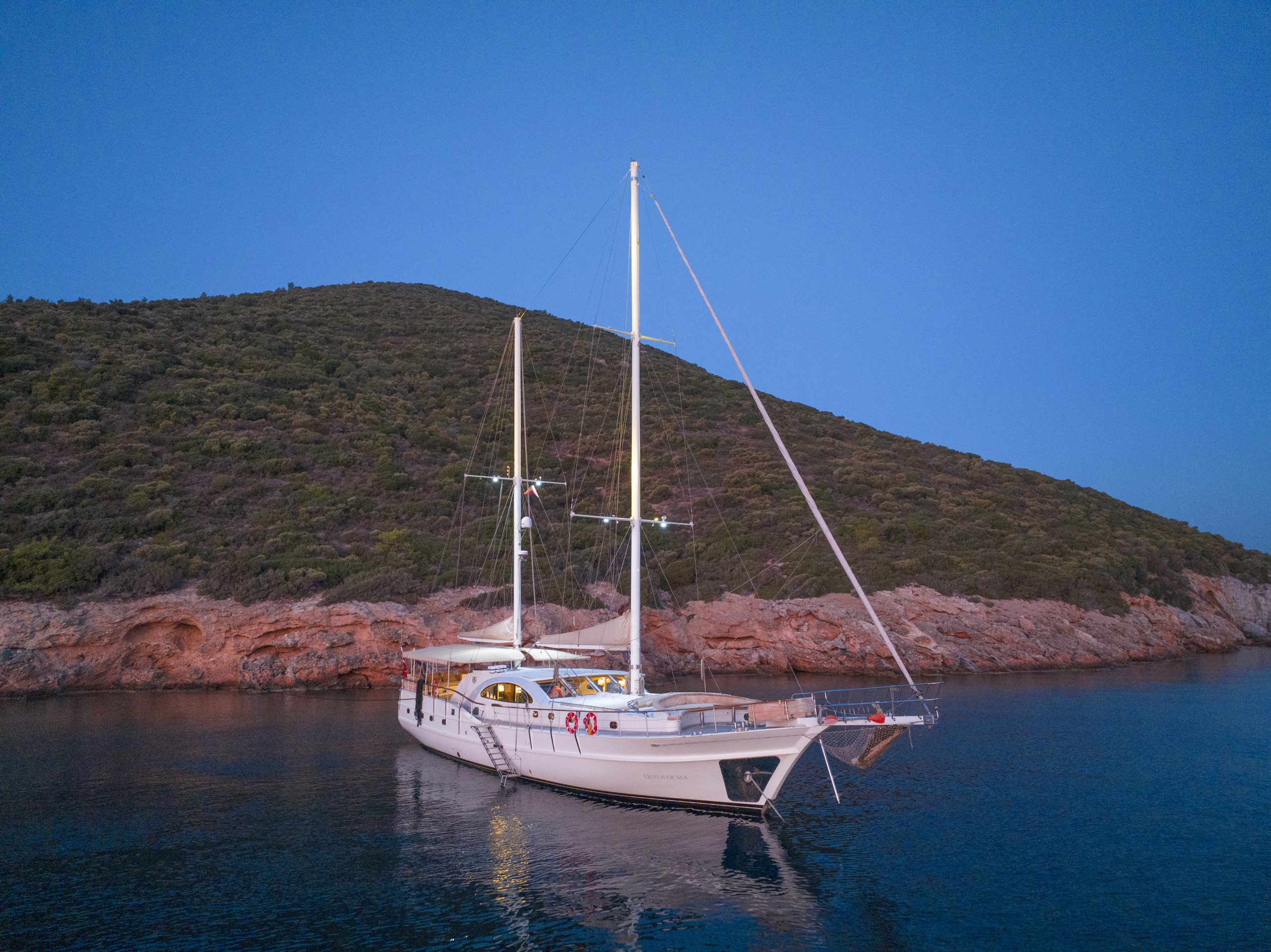 Yacht exterior image