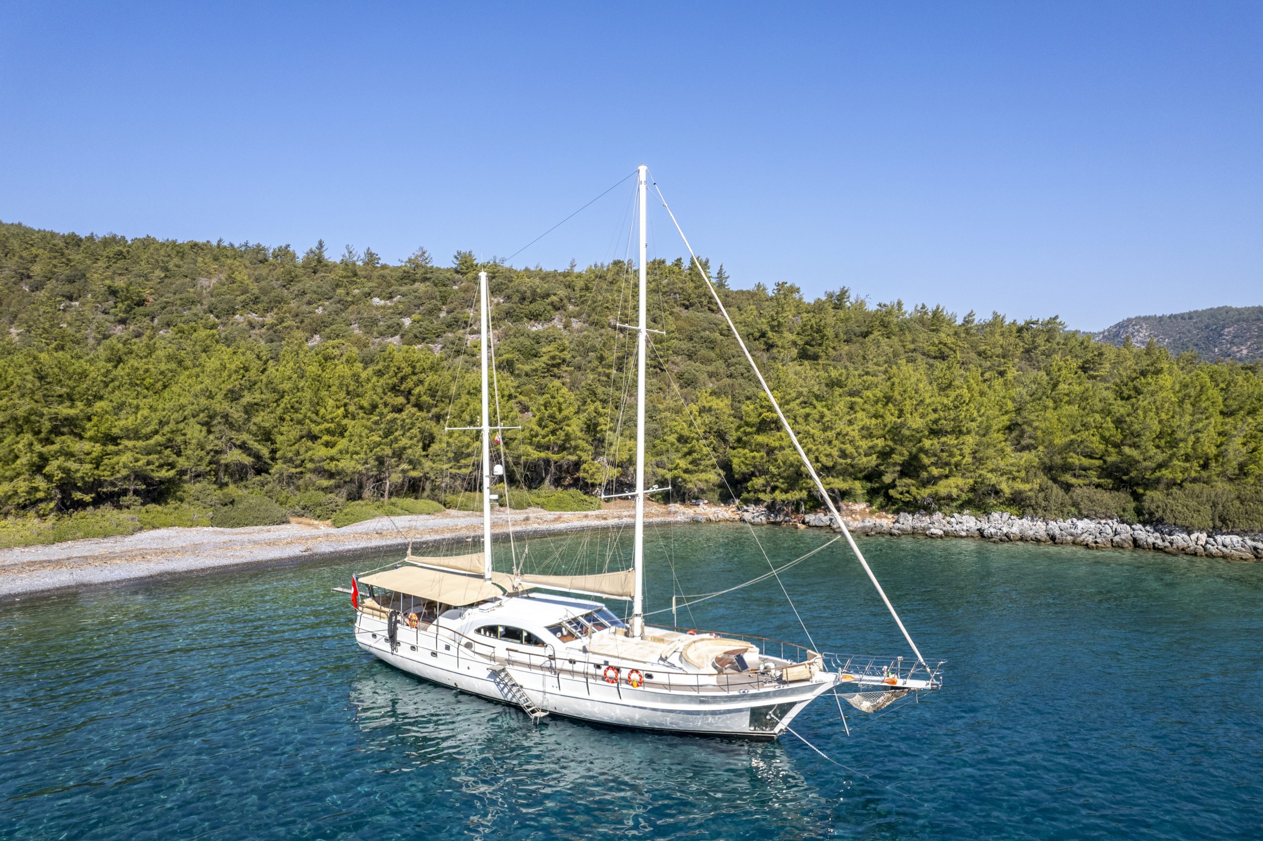 Yacht exterior image