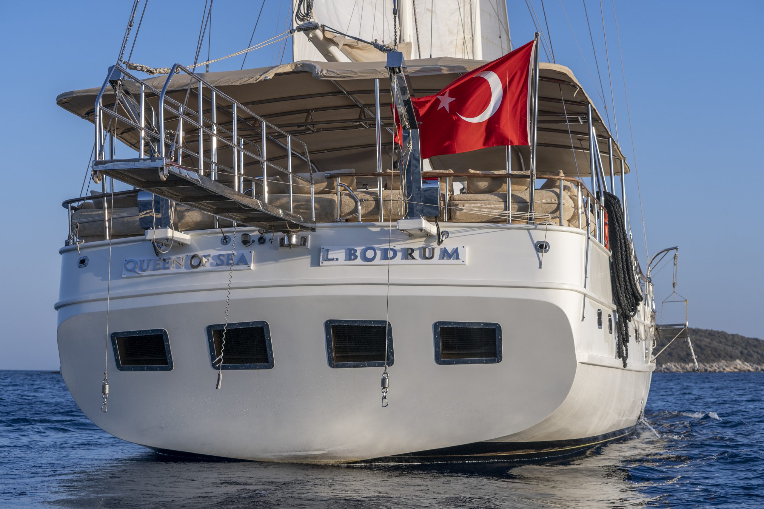 Yacht exterior image