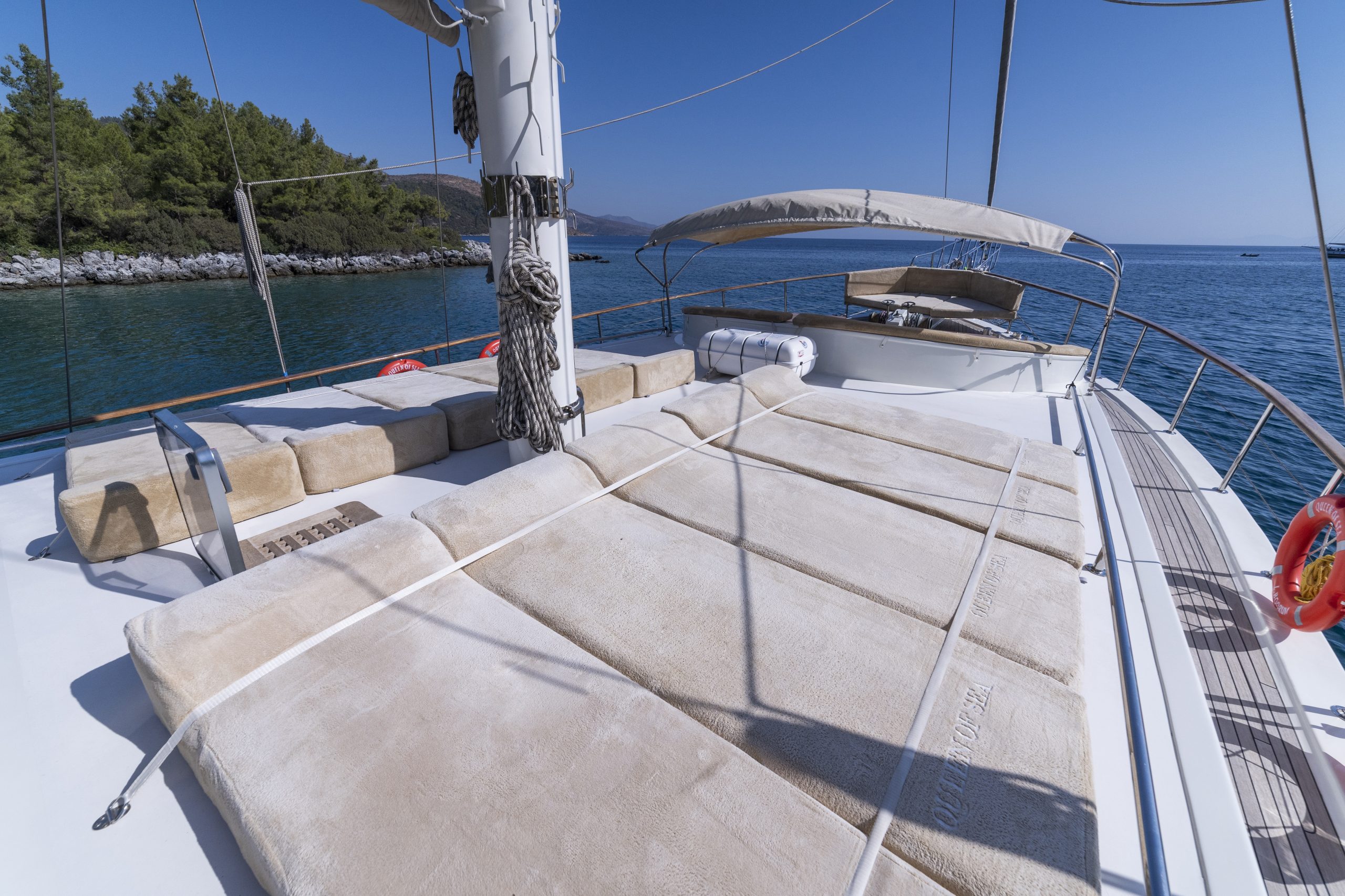 Yacht exterior image