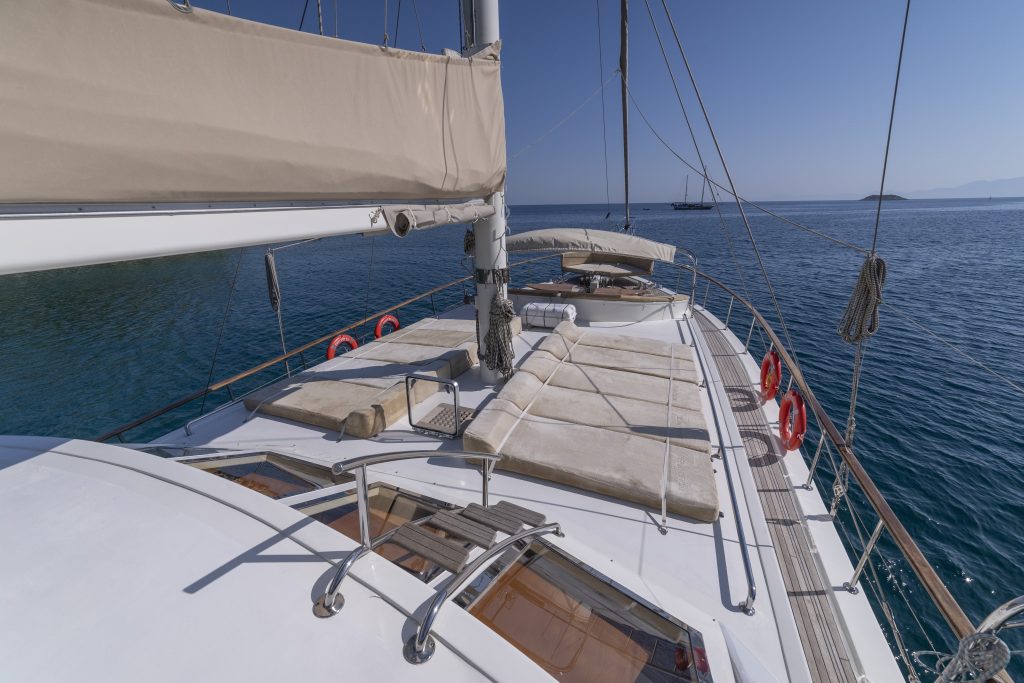 Yacht exterior image