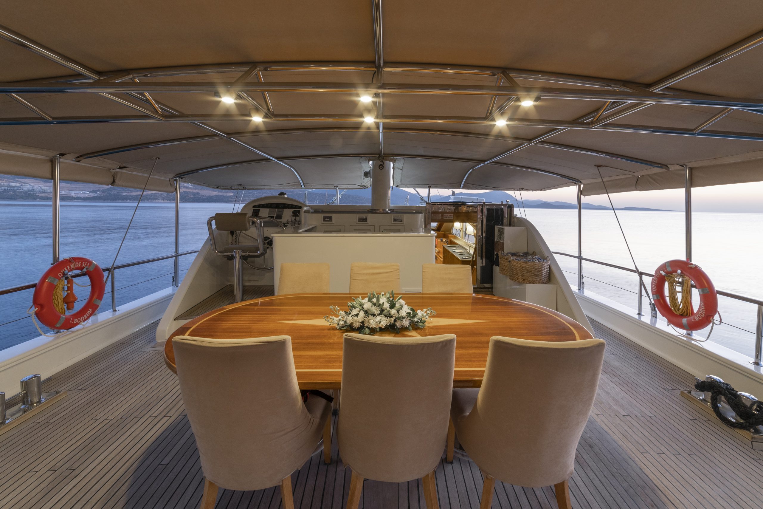 Yacht exterior image