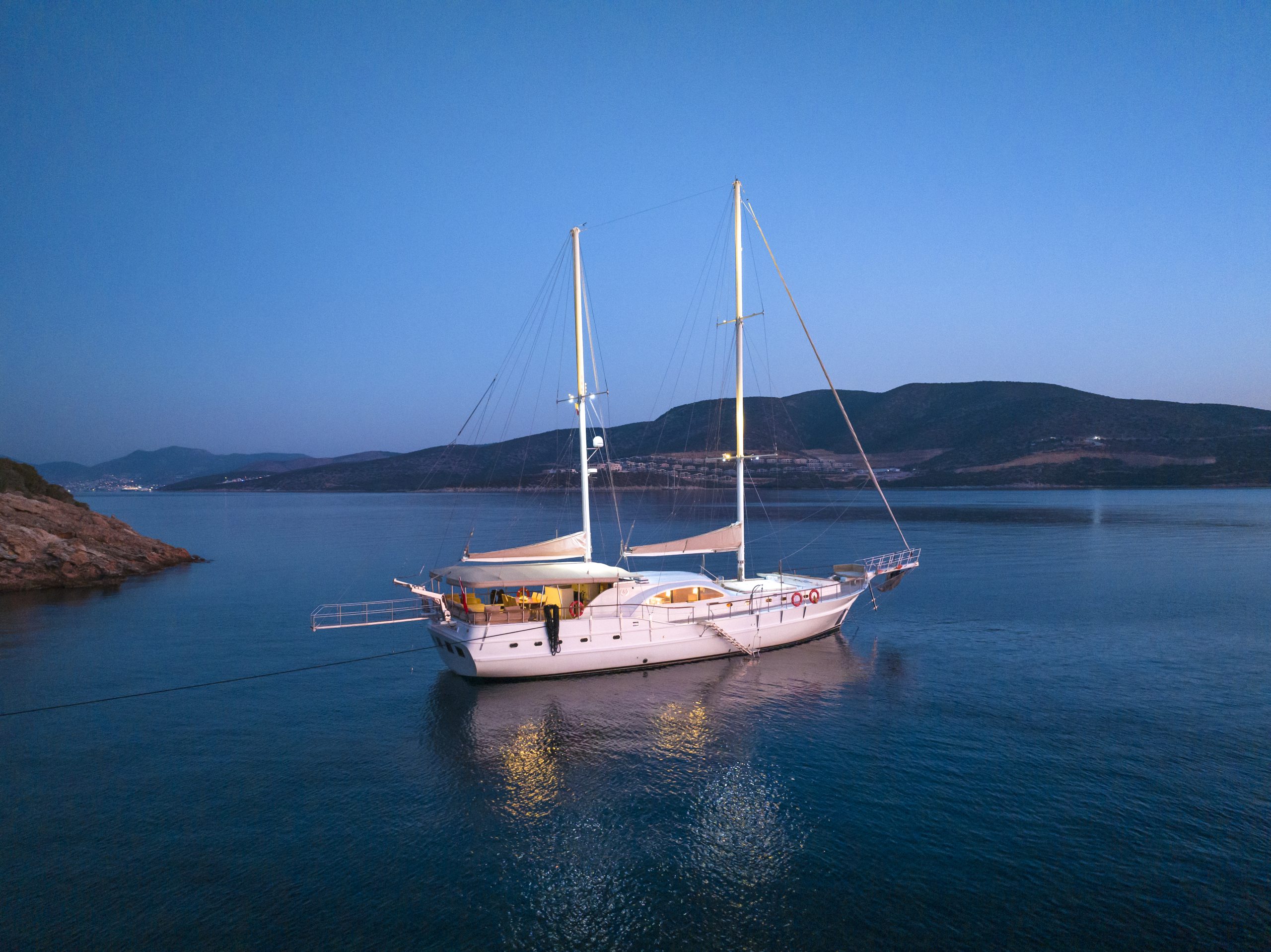 Yacht exterior image