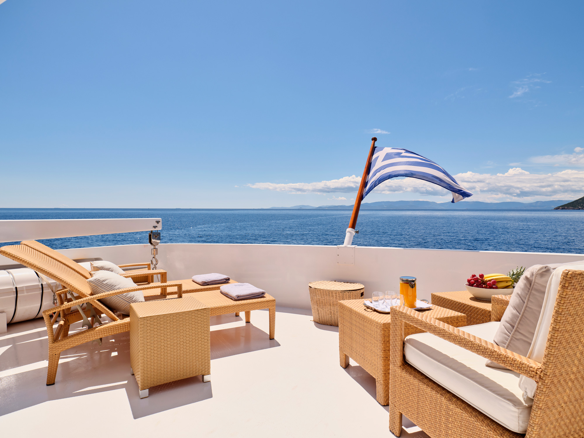 Yacht exterior image