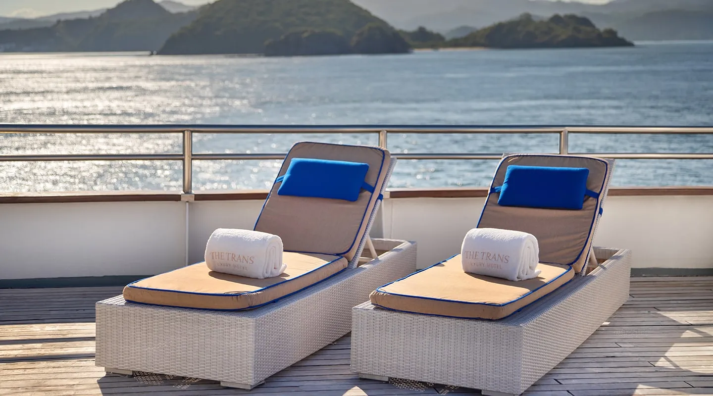 Yacht exterior image