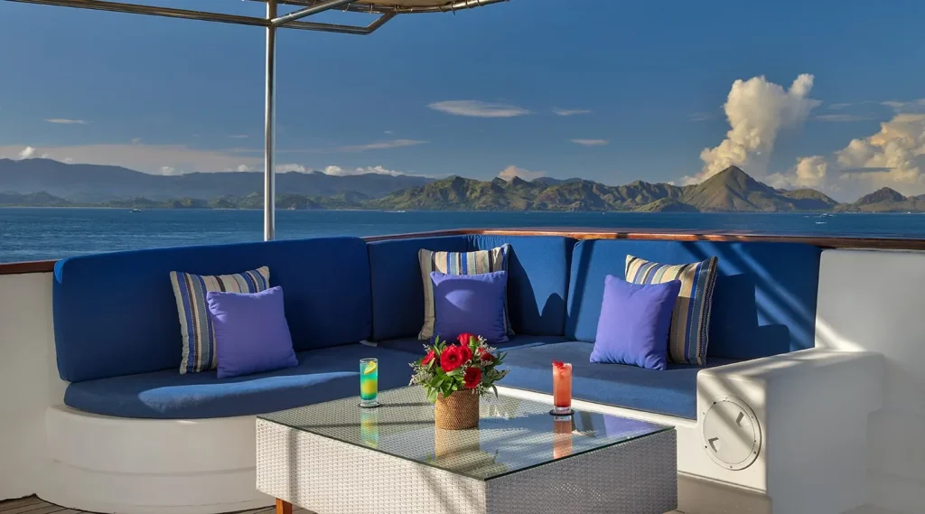 Yacht exterior image