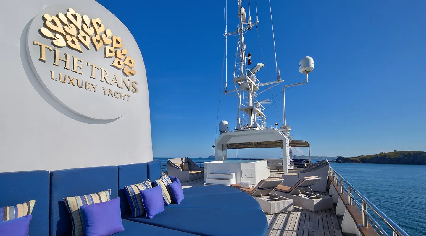 Yacht exterior image