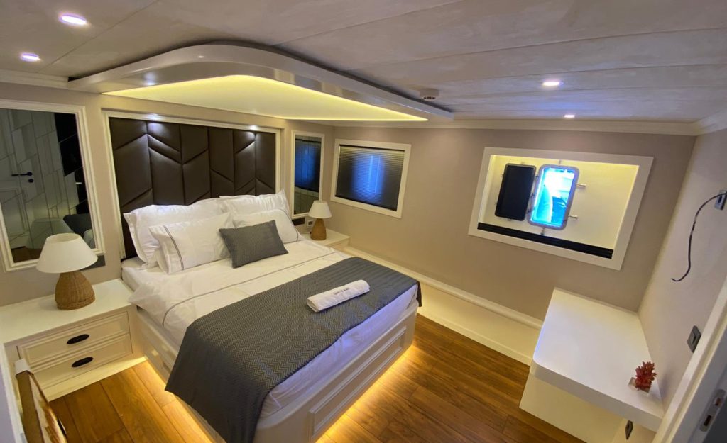 Yacht interior image
