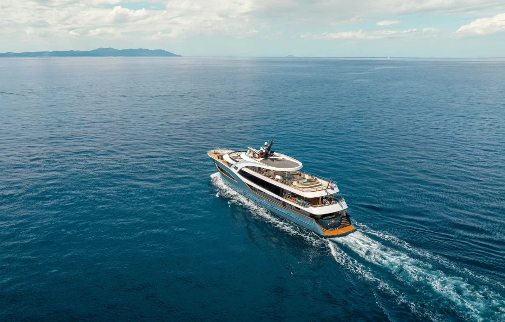 Yacht exterior image