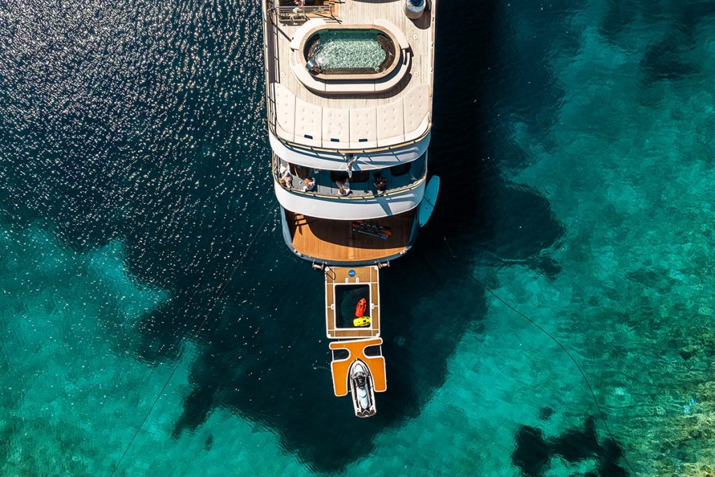 Yacht exterior image