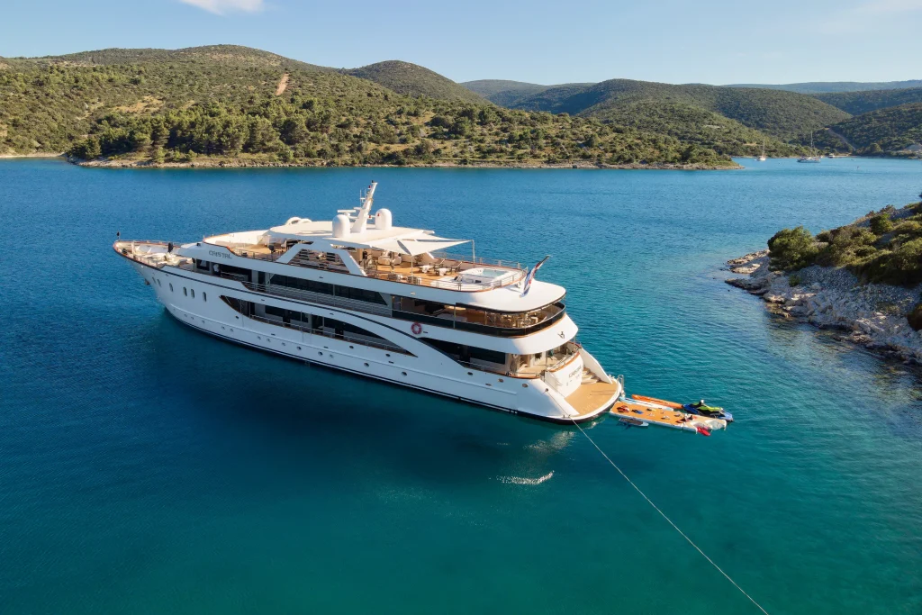 Yacht exterior image