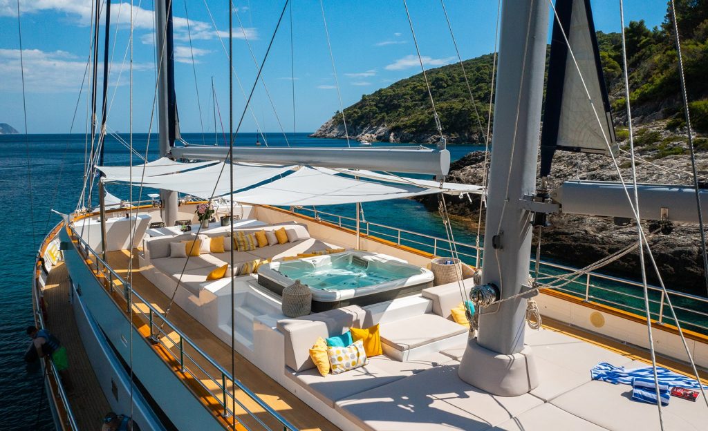 Yacht exterior image