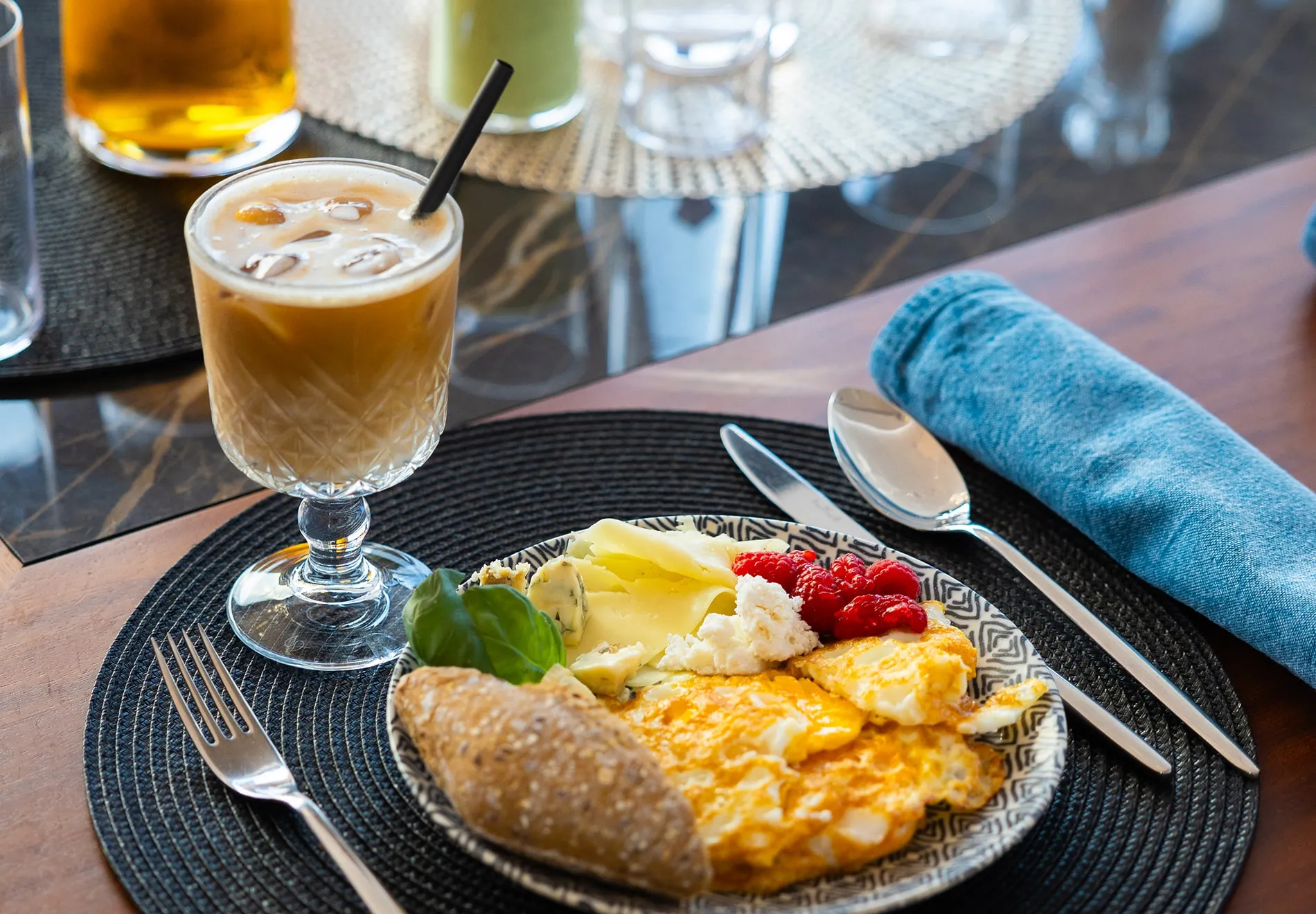 For families seeking extra indulgence, some of our yachts include high-end amenities such as private cinemas, Jacuzzis, gyms, and