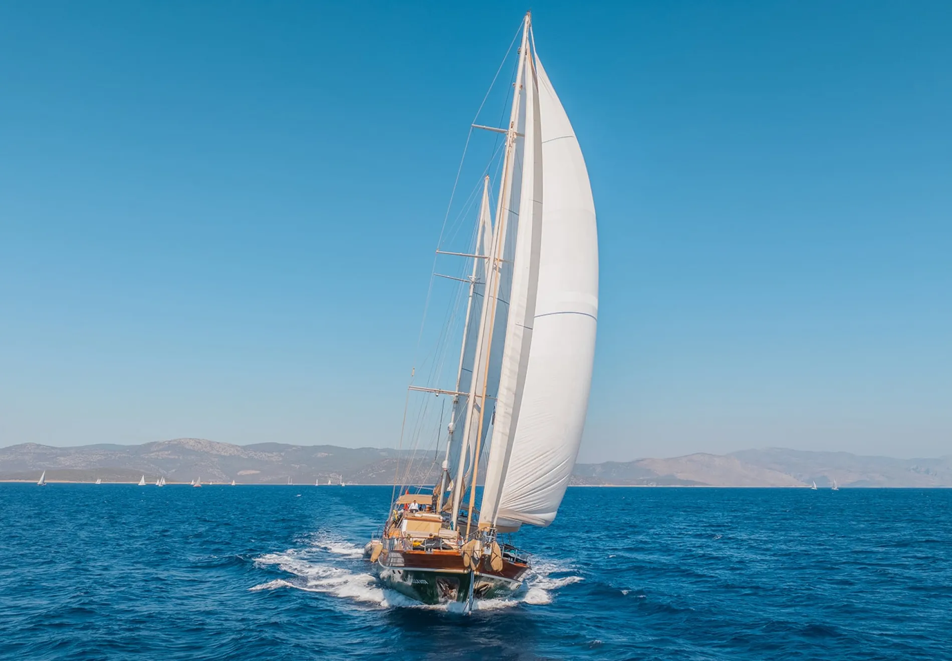 LA BELLA VITA Sailing