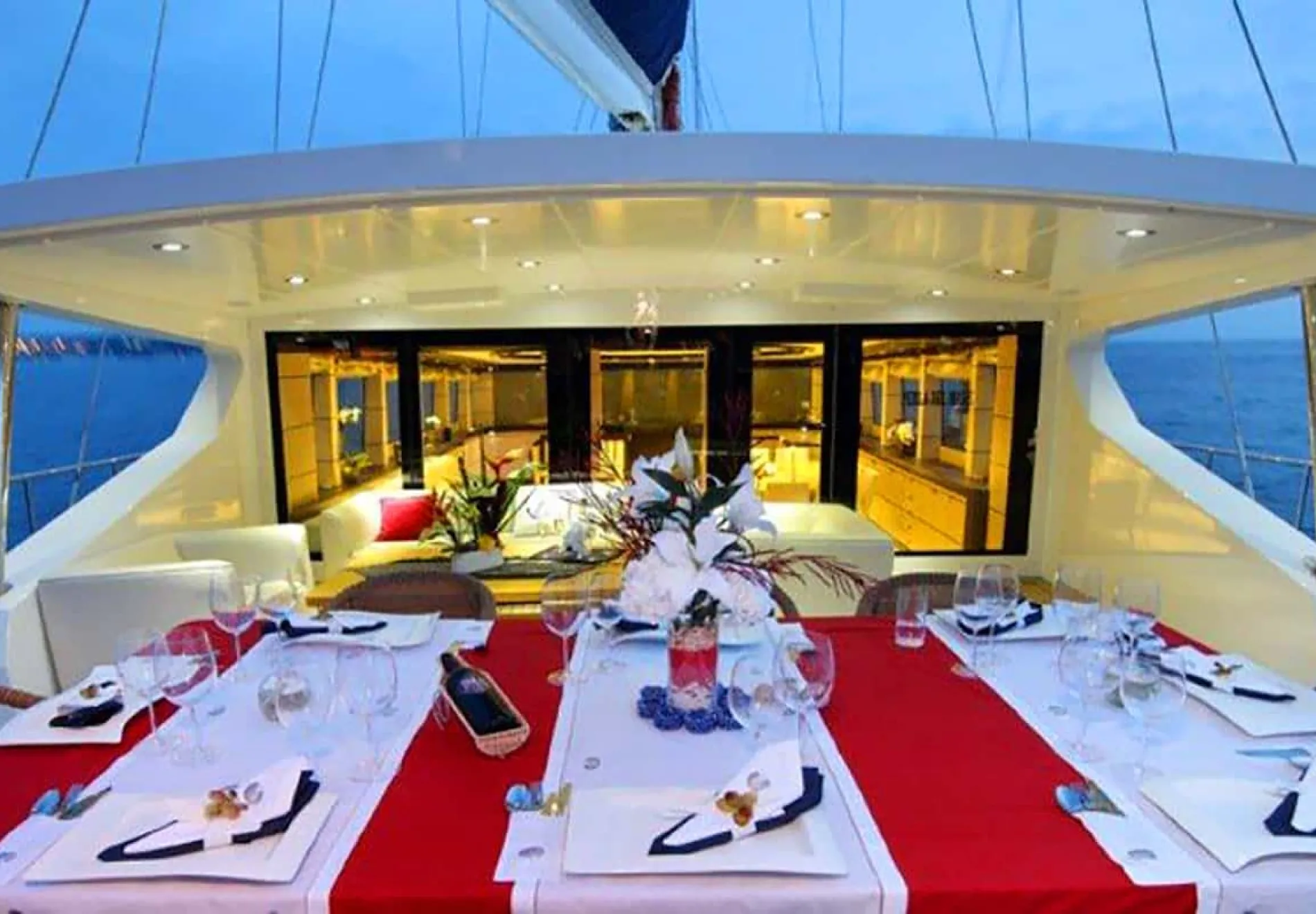 perla del mare - dining area