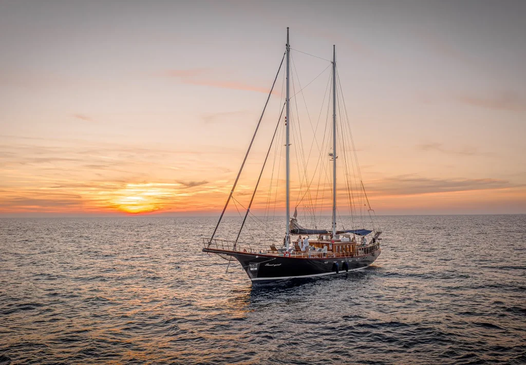 Yacht exterior image