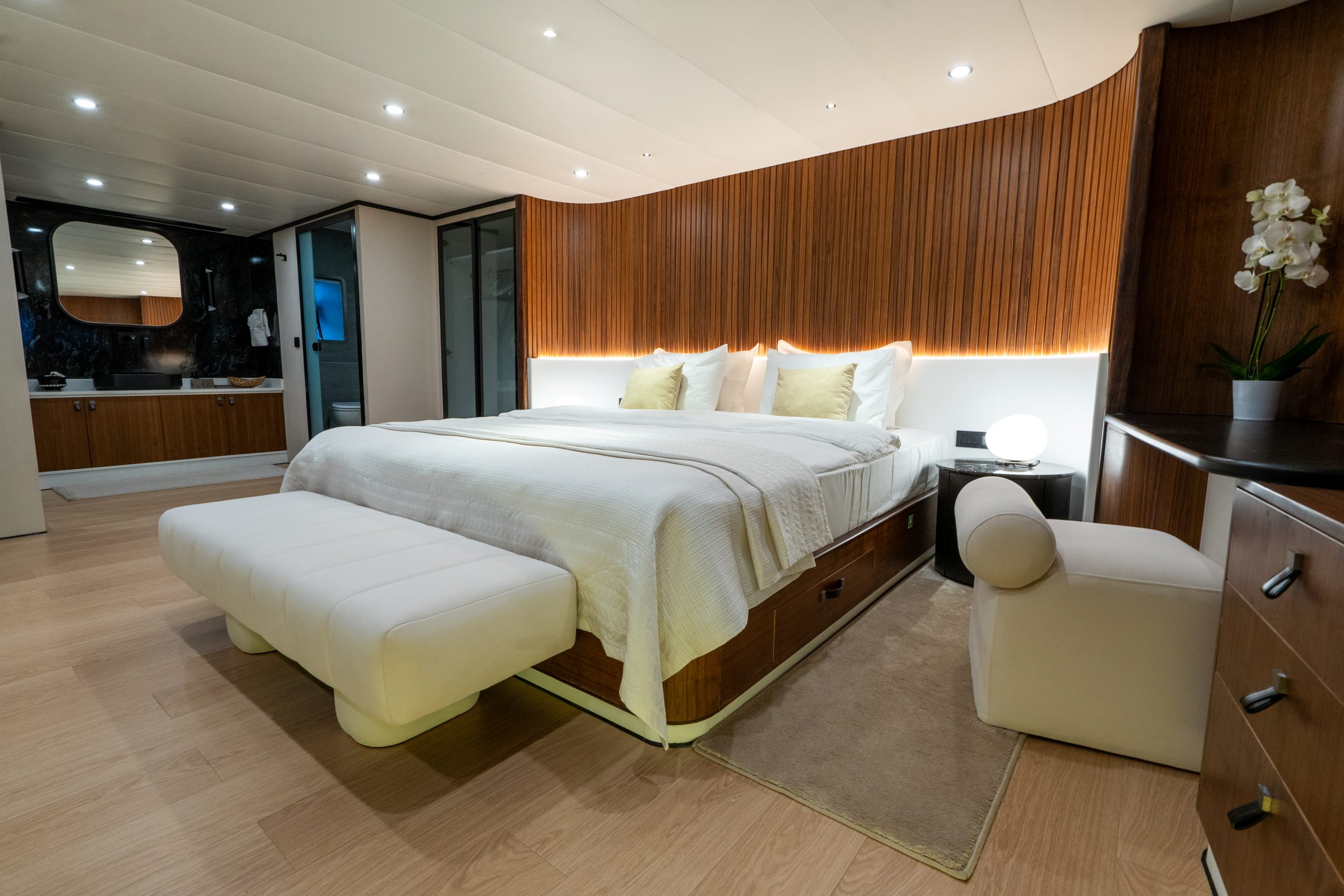 DE LOVE Double cabin