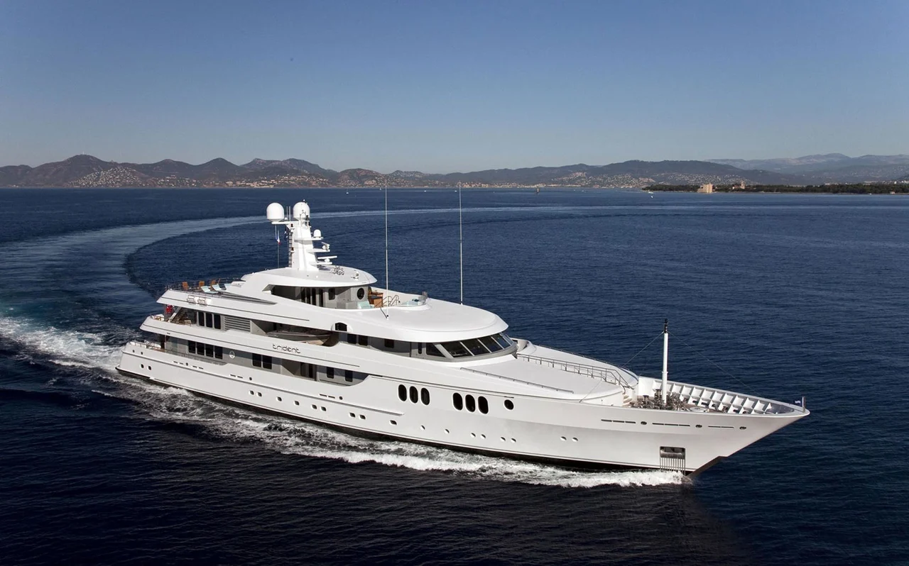 Mega yacht Trident